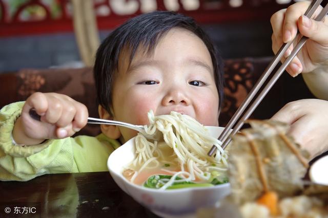 六个月宝宝可以吃面条吗？辅食添加的新探索